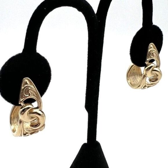 Trifari Women's Shiny Hoop Earrings In Yellow Gold Fashion Jewelry - Picture 1 of 10